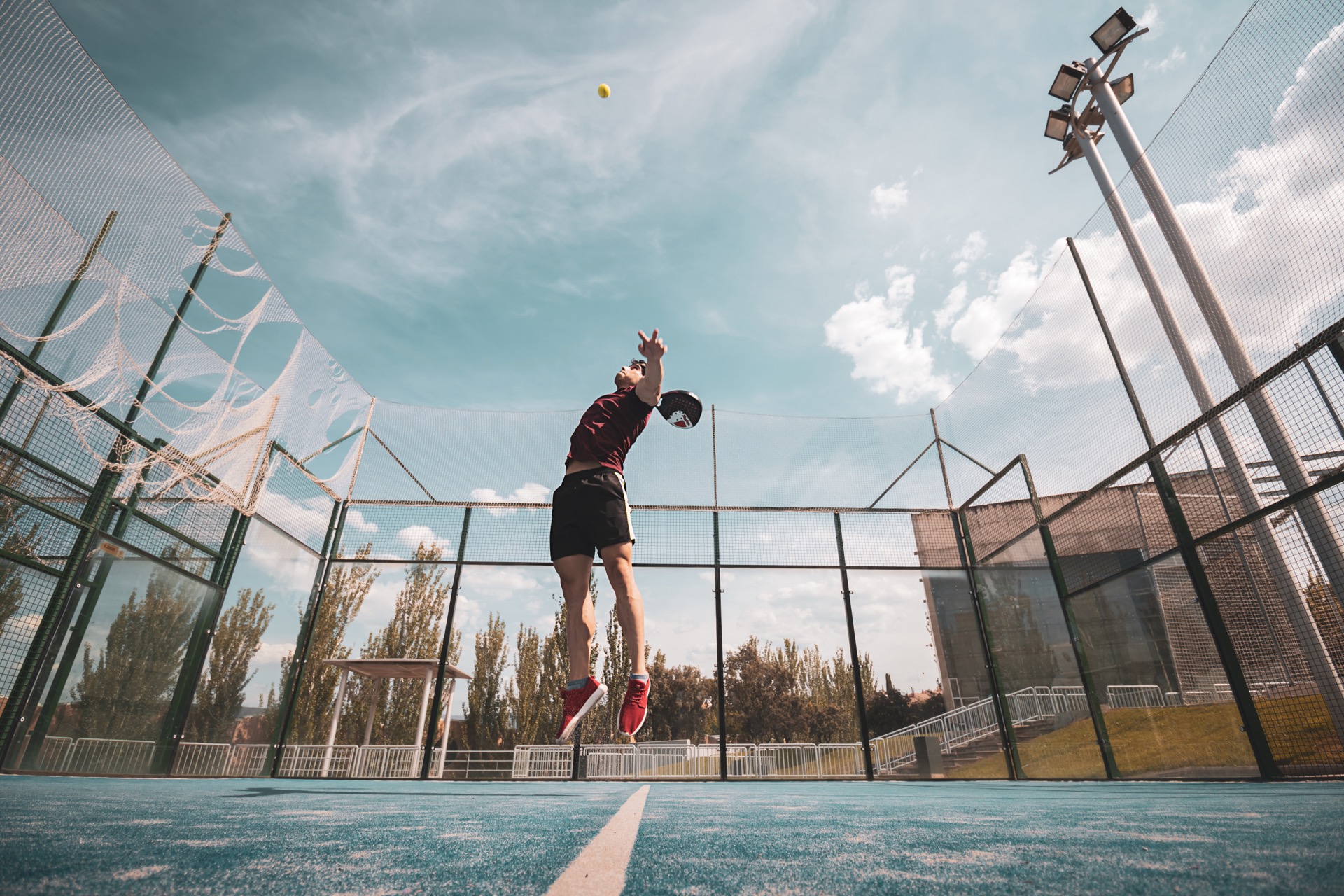 Padel-Spieler in Aktion